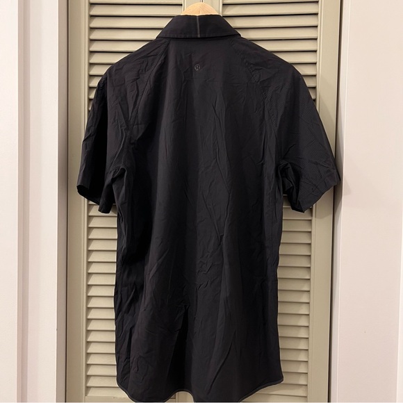 Lululemon Men’s Shirt - Picture 2 of 4